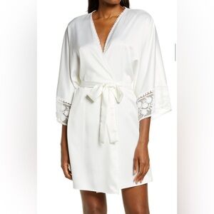 Elegant White Lace Trim Robe